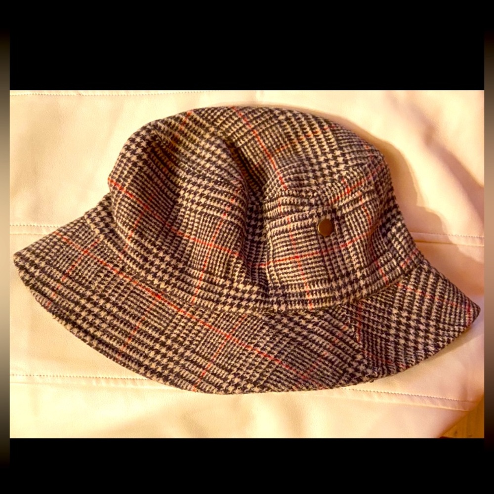David &Young Women’s Plaid Bucket Hat